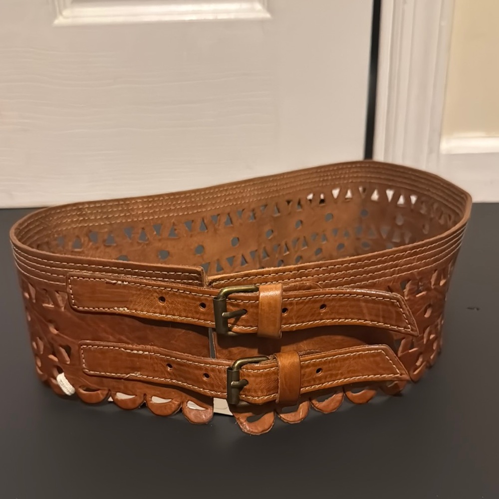 Miss June leather belt